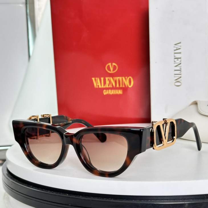 Picture of Valentino Sunglasses _SKUfw71037984fw